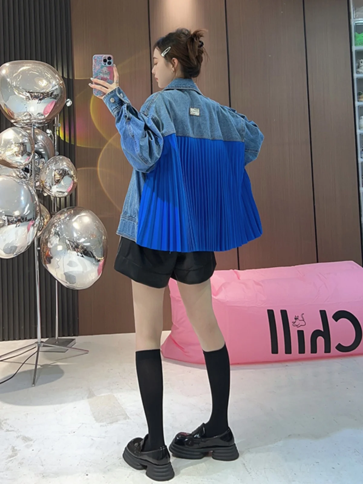 デニムジャケット コーデ 完全ガイド｜ゆったり感とバイカラーが自然な日常を演出