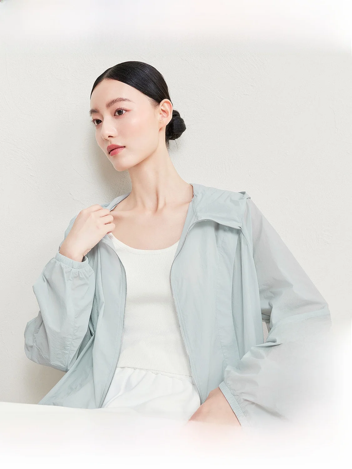 50代の紫外線対策に欠かせないアイテムは、本当に防寒服なのか？
