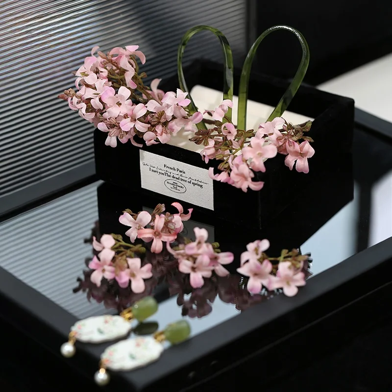 花嫁の花飾りは、本当に必要なのか？