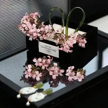 優雅な花飾りのウェディングヘッドアクセサリー【ピンク・精緻な造花・伝統的なデザイン】