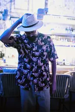 ハワイ原作の黒い虎柄アロハシャツ【ビンテージスタイル・ルーズフィット・半袖】