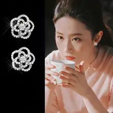 山茶花デザインの純銀製イヤリング【軽やかで高級感あり・春夏用】