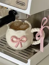 不規則デザインの手作り浮彫りピンクリボン陶器カップ【コーヒー用・学生向け】