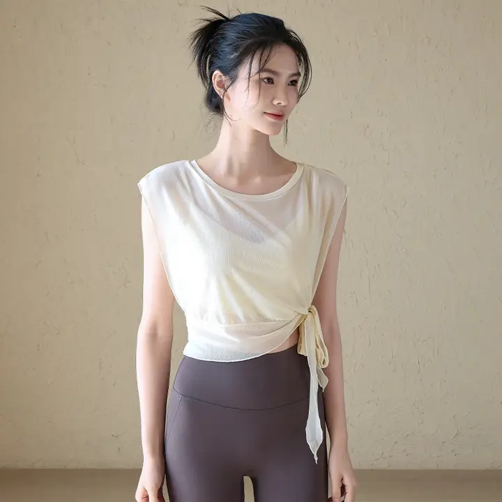 軽やかで通気性の良いヨガウェア【女性用・ショートスリーブ・一体型フィットネスブラ・夏用】（セットアップ対応）