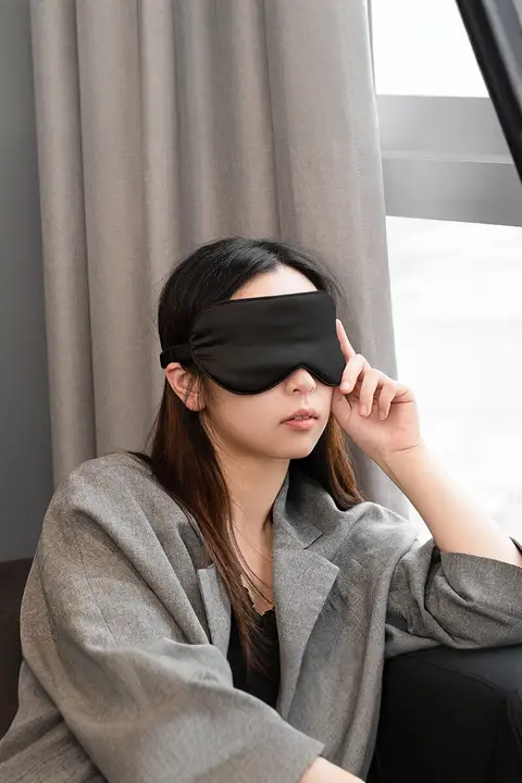 極上の柔らかさ！シルク製アイマスク【ブラック・男女兼用・睡眠用】