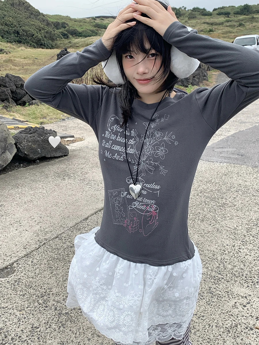 可愛いクマと美しいフラワーレター柄の三段レーススカ  ートトップス：デザイン性と着こなしのバランスを実現