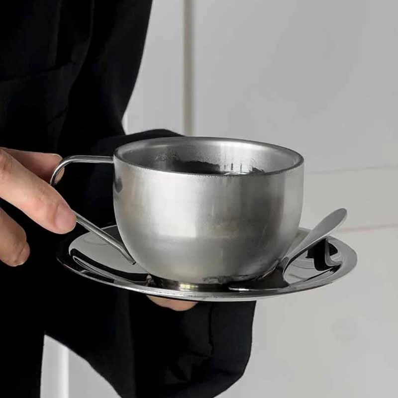 エコ ラテ エリートとは：レトロなステンレス製ラテカップの高級感と実用性