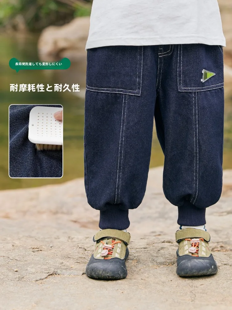 子供用デニムパンツの色合わせと春秋着用ガイド