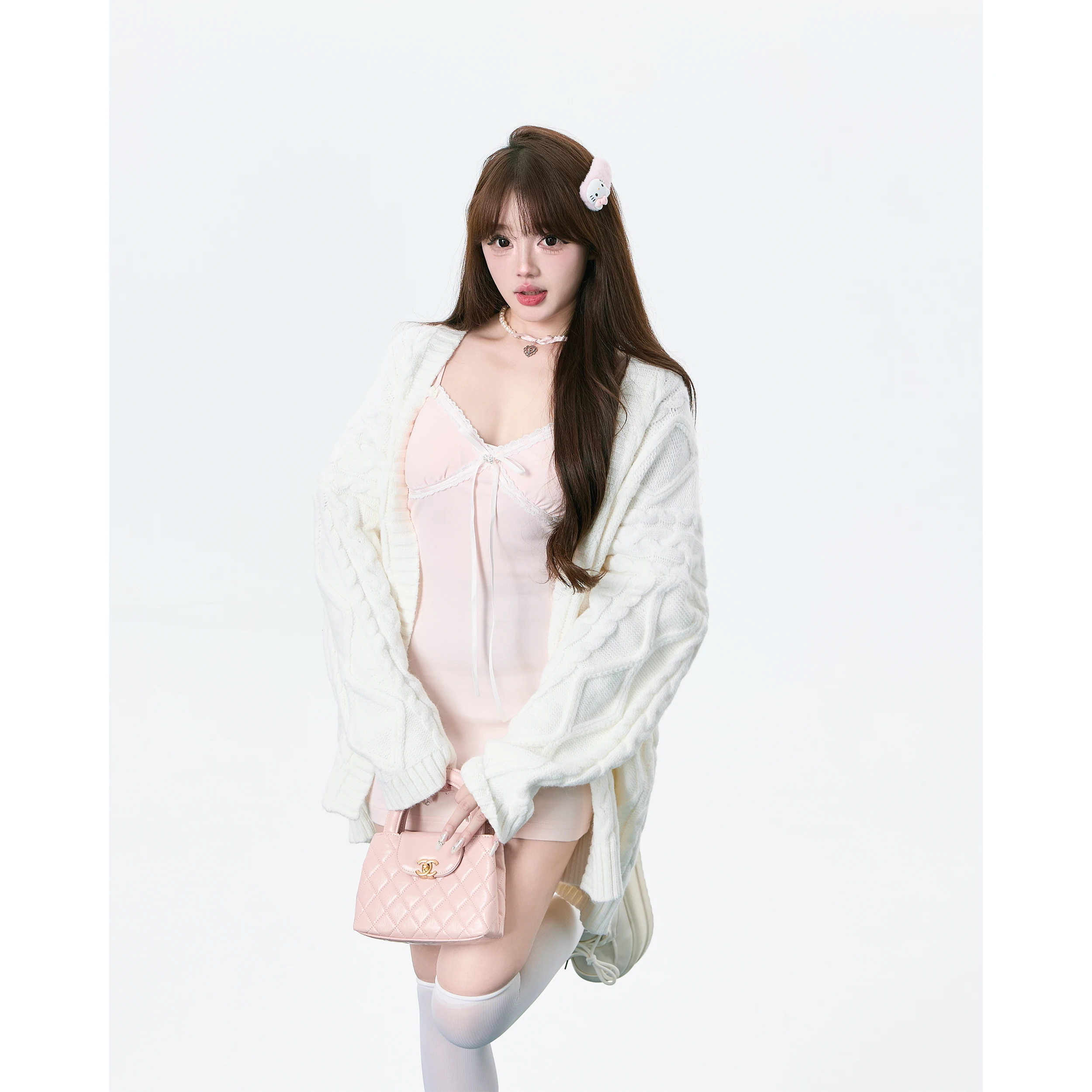 低身長40代女性にぴったりの可愛い服：甘美なニットカーディガンとキャミソールドレスセットの実用性解析