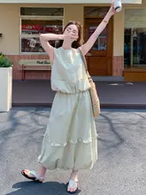 浅い黄色のフレンチスタイル通勤コーディネート【したデザイン・ノースリーブベスト・フレアスカート】（セットアップ対応）