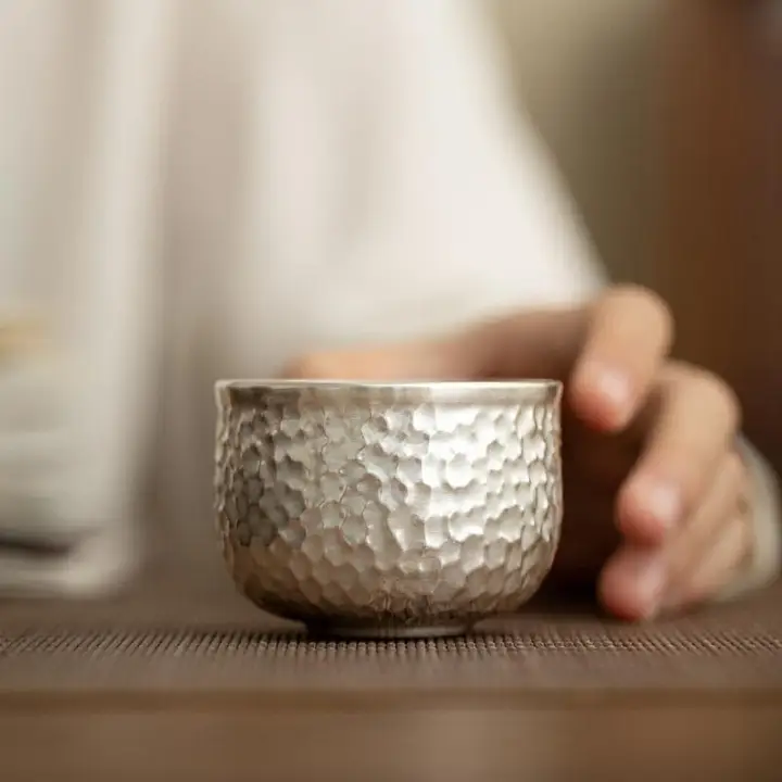 高級感あふれる鎚目デザインのティーカップ【純銀製・個人用・高級茶盌】