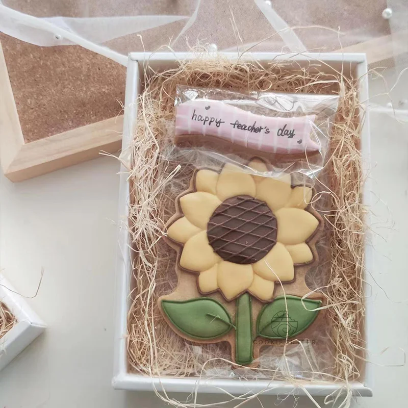 先生の日に贈る、心に残る一品は？向日葵とチューリップのクッキー型で伝える感謝の気持ち