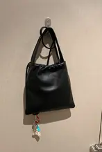 本革製 レディース斜め掛けミニバッグ【上質な牛皮・スマホ収納可】