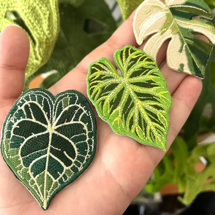 トロピカルプラント刺繍ブローチ【モンステラ・個性派花瓶装飾用】