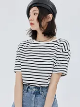 落肩デザインの薄手ラウンドネックTシャツ【ゆったりとしたシルエット・黒白ストライプ・夏用】