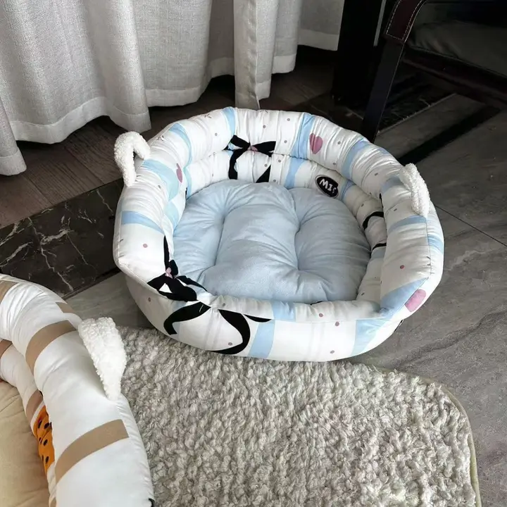 愛らしいオープン型ペットソファ【小型犬用・四季通用・クッション付き】