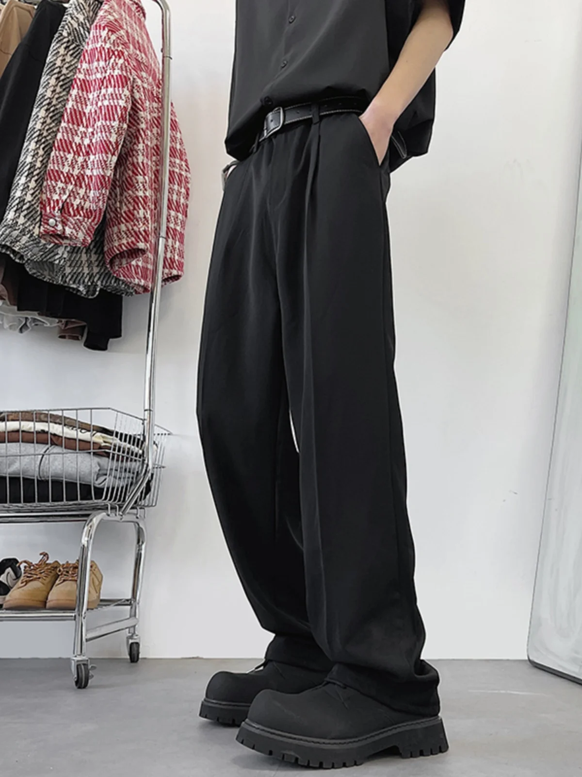 30代・40代男性の春ファッションに最適な190トール丈スーツパンツ