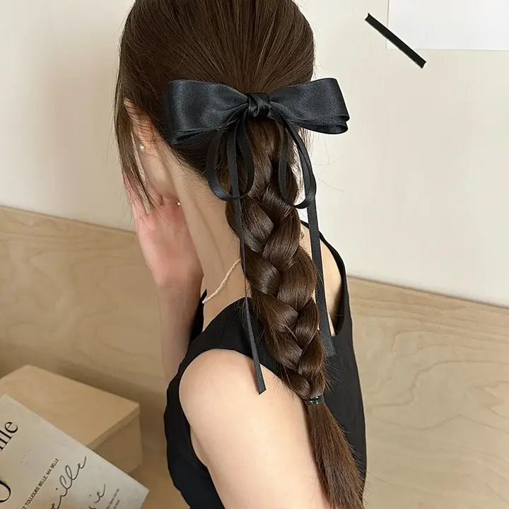 黒いリボン付きヘアクリップ【上品なデザイン・後頭部用】
