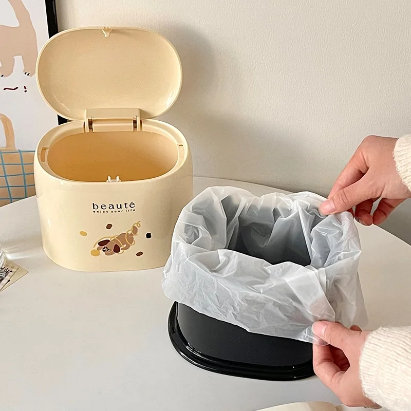 おしゃれなデスクトップゴミ箱：クリーム風のコンパクトタイプが家庭とオフィスで実用性を発揮