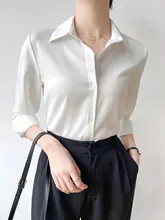 白いサテン仕立ての女性用シャツ【通勤・重ね着に最適】