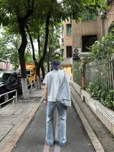 アメリカンスタイルのシンプルなジッパーポケット付き半袖Tシャツ【ユニセックス・フィット】