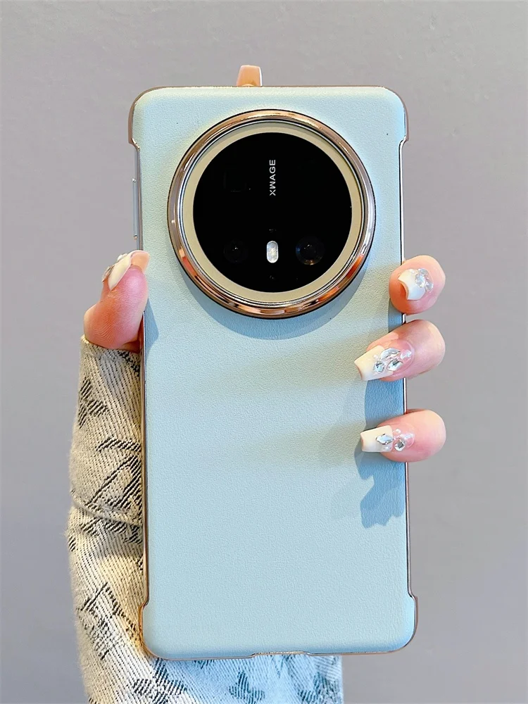 高級感あふれる素皮スマートフォンケース：ガジェットケースに何を入れるのか