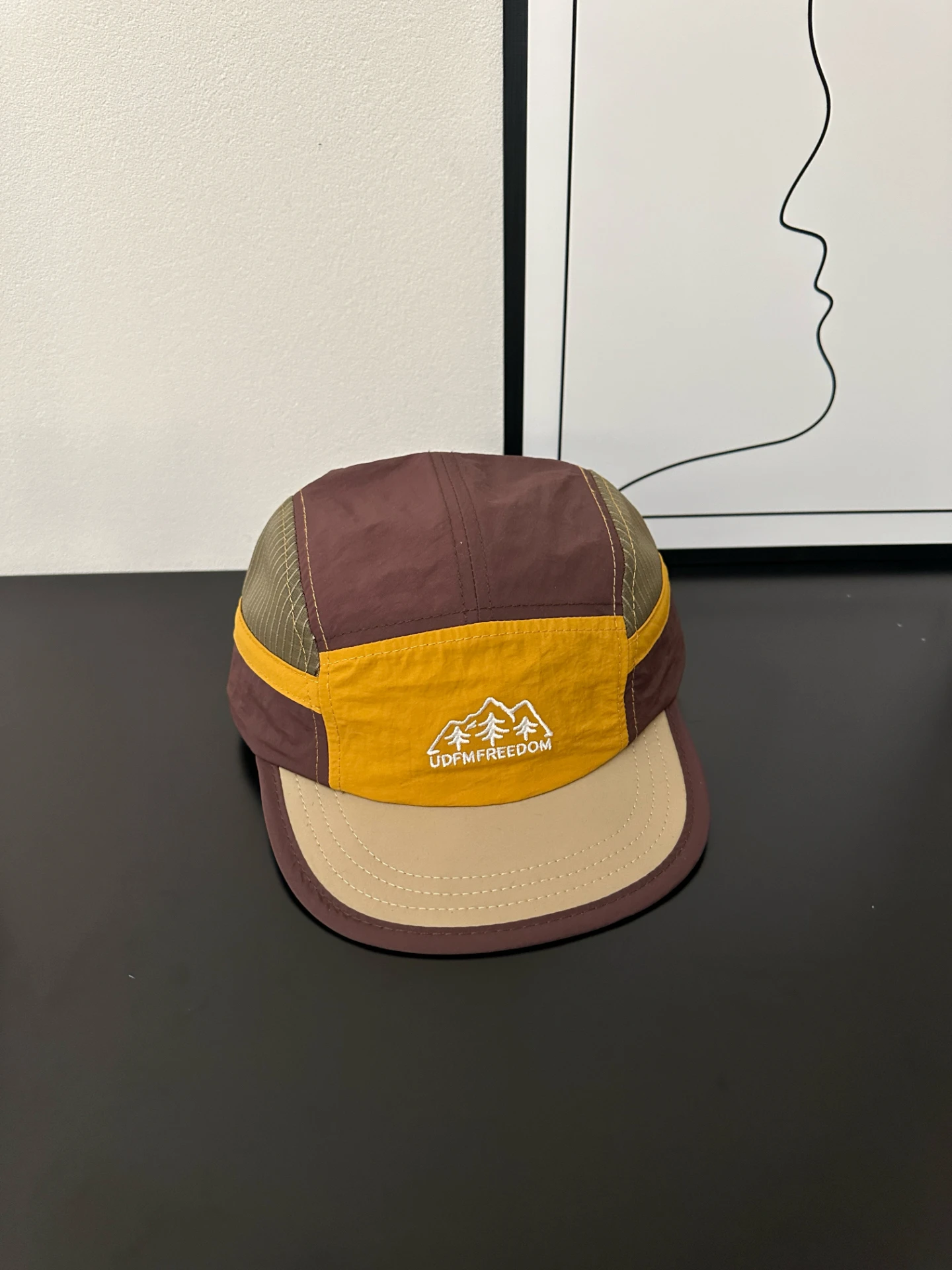 通気性に優れた速乾性ハット：春夏用キャンプ・登山向けのUVカットショートブリムキャップ