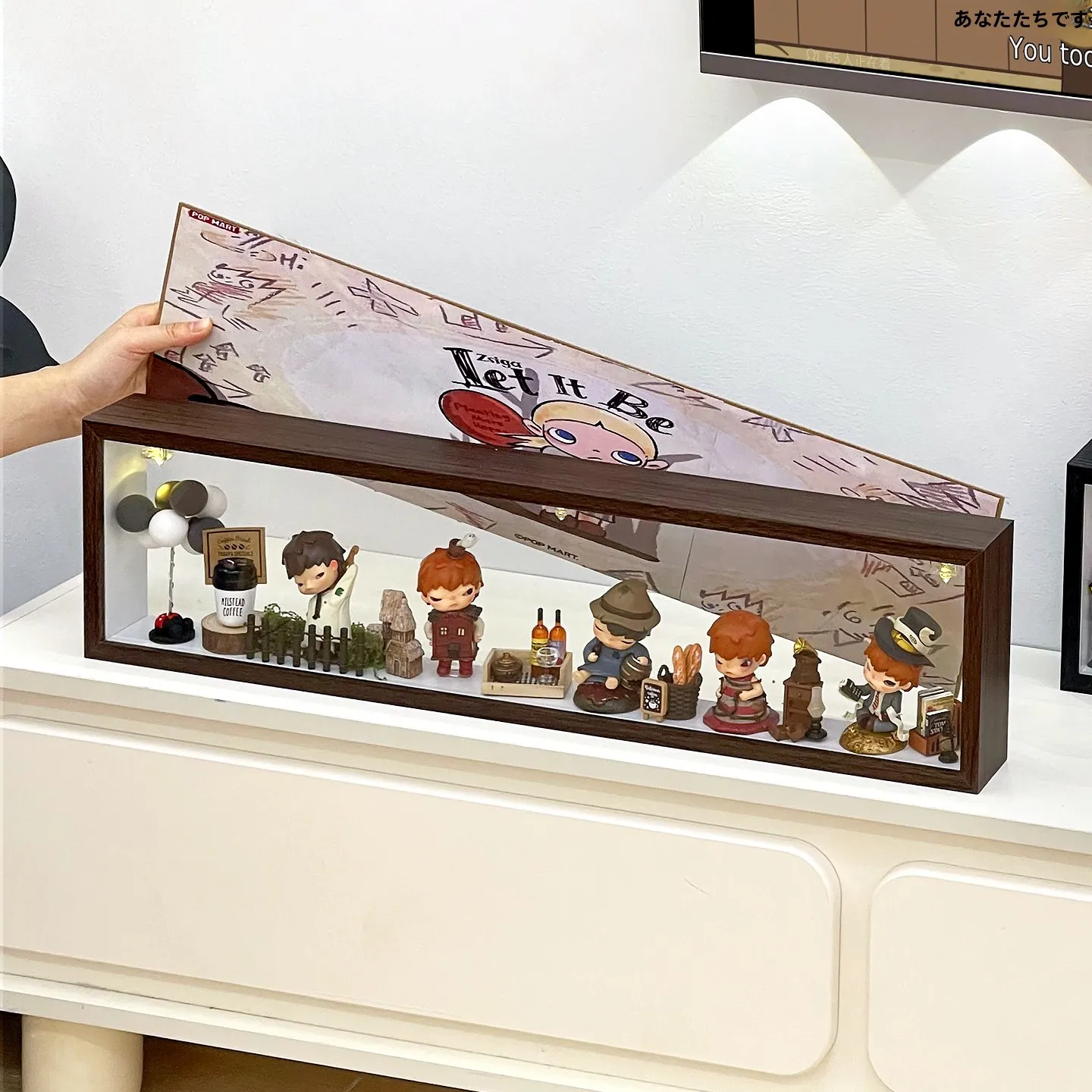 木製壁掛けディスプレイフレーム：推しを飾る棚としての実用性とデザイン特性