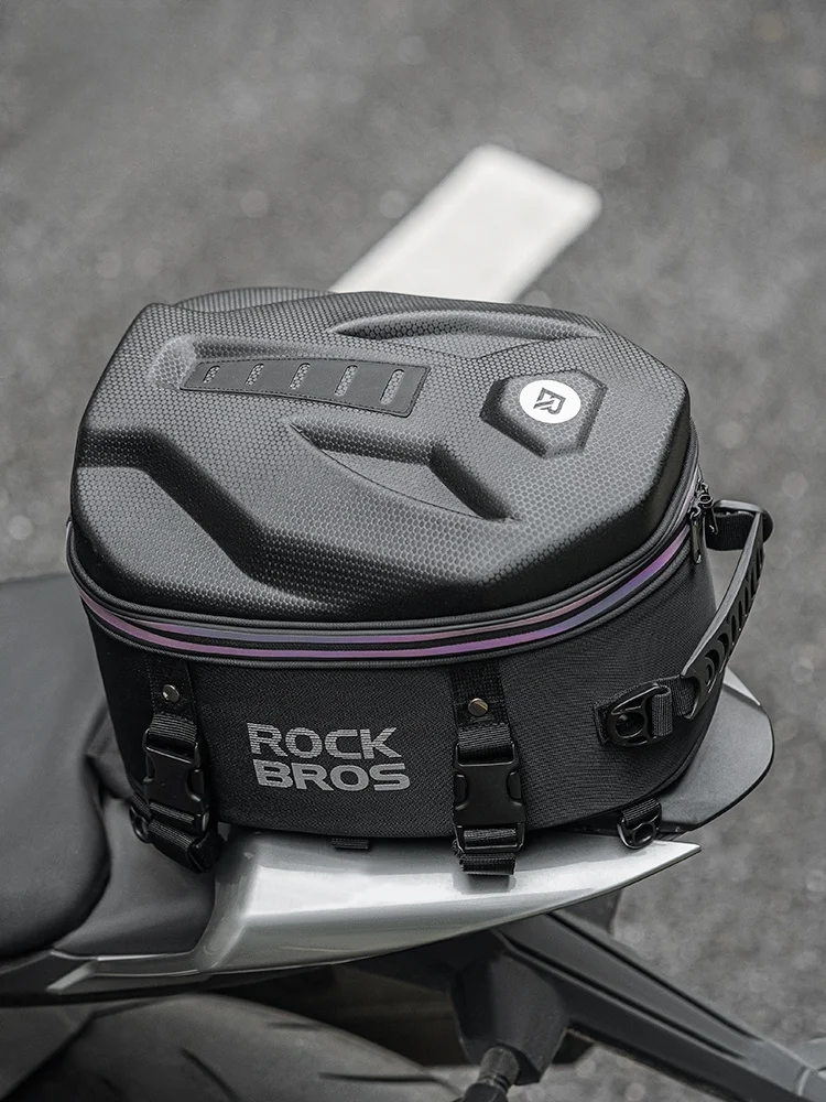 ロックブロス バイク用リアシートバッグ：耐久性と収納力が評価されるツーリング向けバッグ