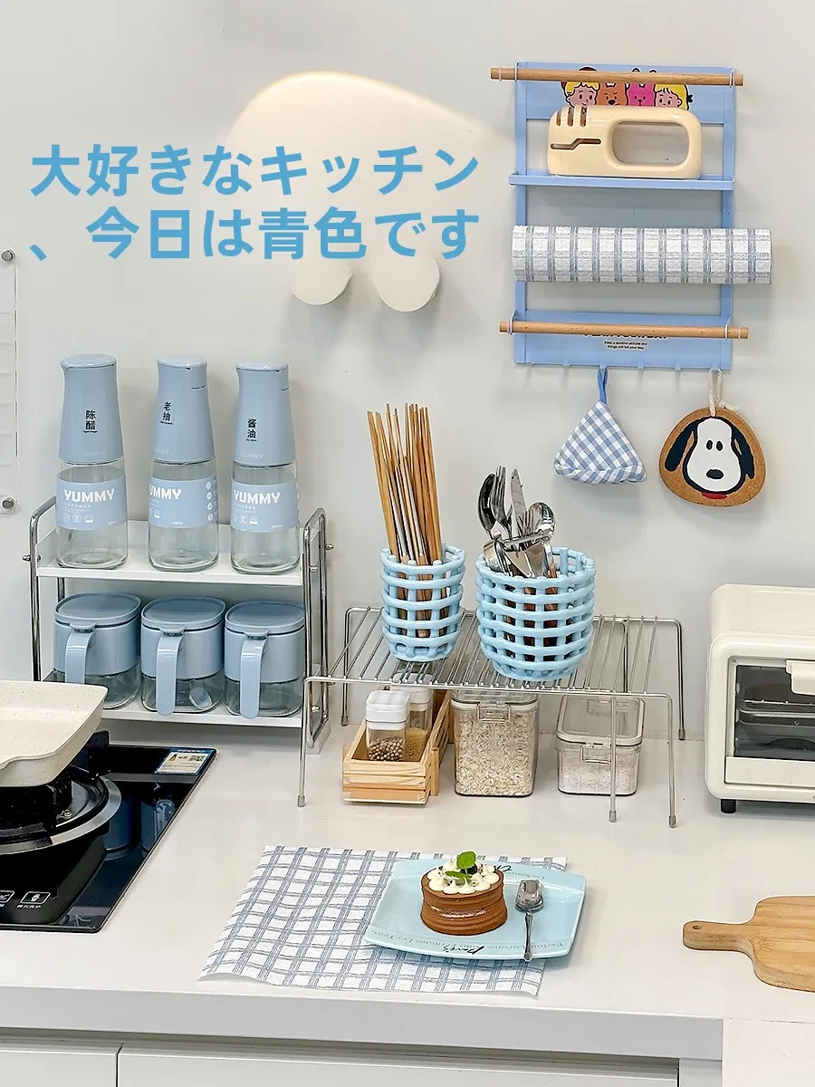 ブルー系陶器バスケット：現代的なキッチン収納の実用性とデザインバランス
