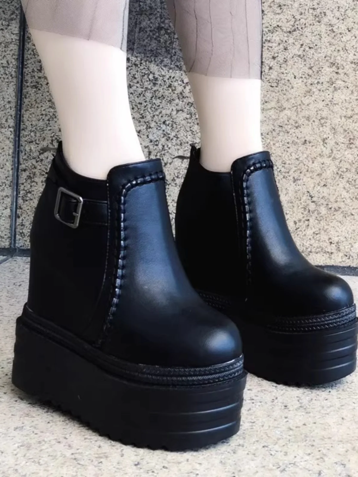 5月に買えるショートブーツは、本当にこの1足で決まる？