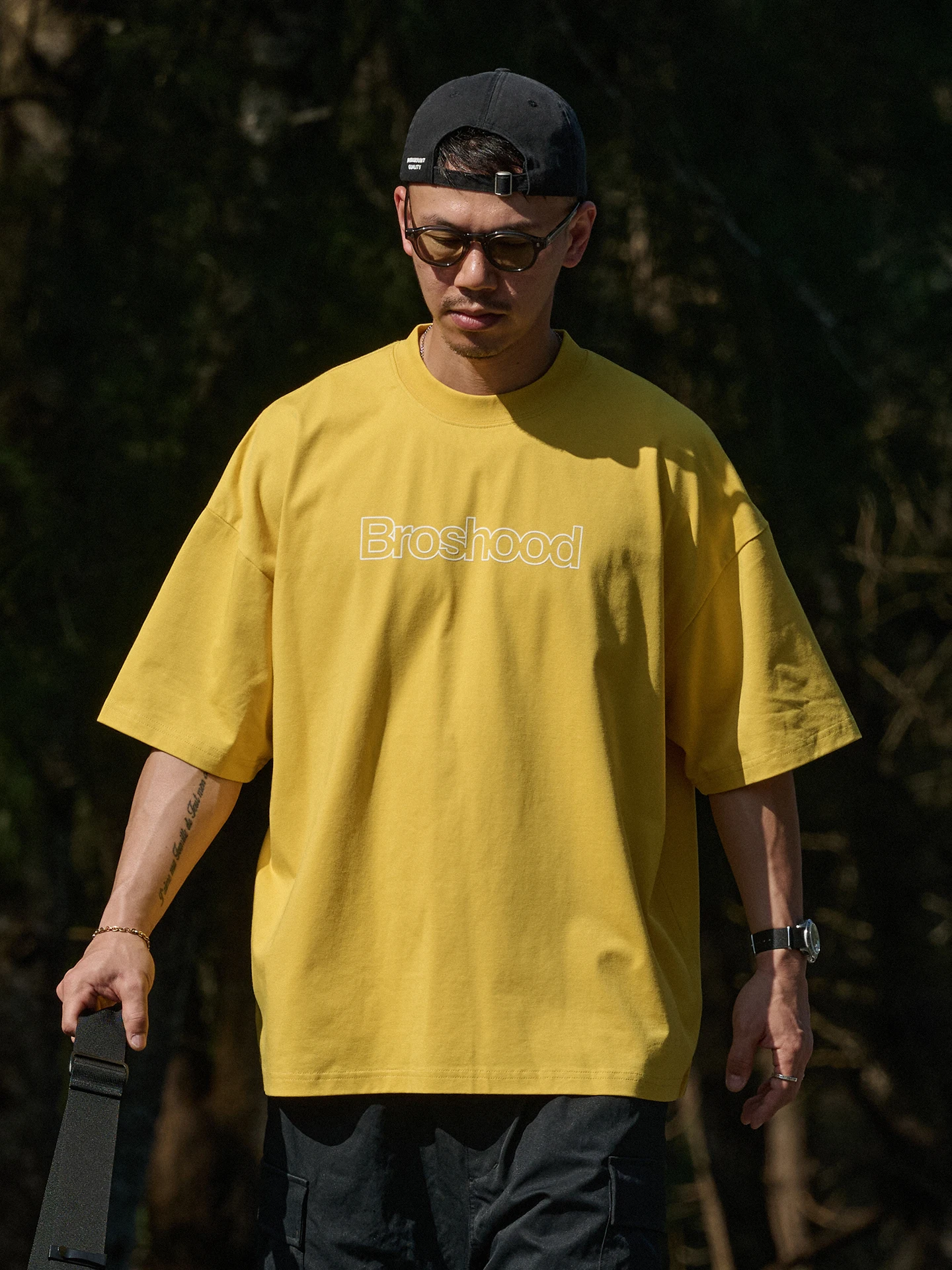 Broshood モード系Tシャツ：26SSシーズンのルーズフィットロゴプリントTシャツを徹底レビュー