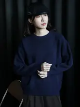 深い紺色のレトロなクルーネック長袖ニットトップス【フィット・秋冬用】