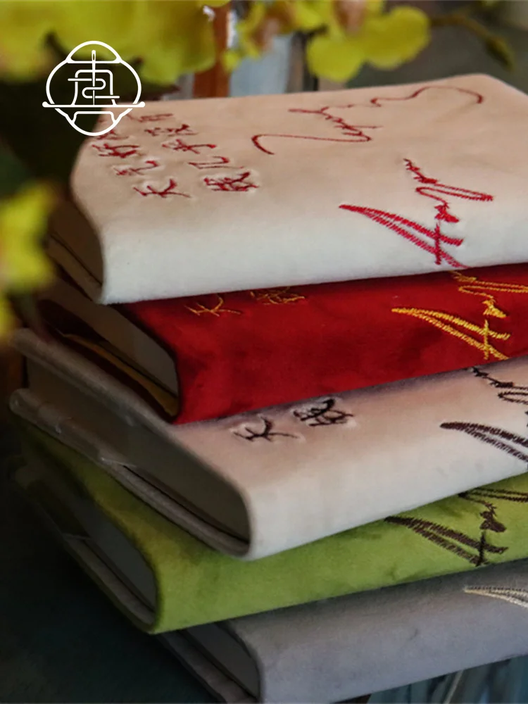 刺繍デザインのA5手帳：オリジナル布ケースとノートの実用性と使い分け