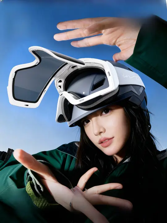 磁気吸着機能付き スノーゴーグル【防曇・男女兼用・近視用メガネ対応】