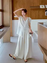 米白色の網状パネルとフリルスリーブのベスト＆ワイドパンツ【レディース・夏用・カジュアル・セットアップ対応】