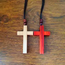 復古調の桃木製十字架ネックレス【男女兼用・個性的なデザイン】