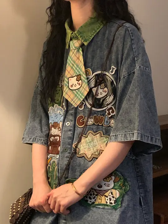 夏季デザインのアメリカンビンテージ風カジュアル刺繍デニムシャツ【ゆったりシルエット・短袖】