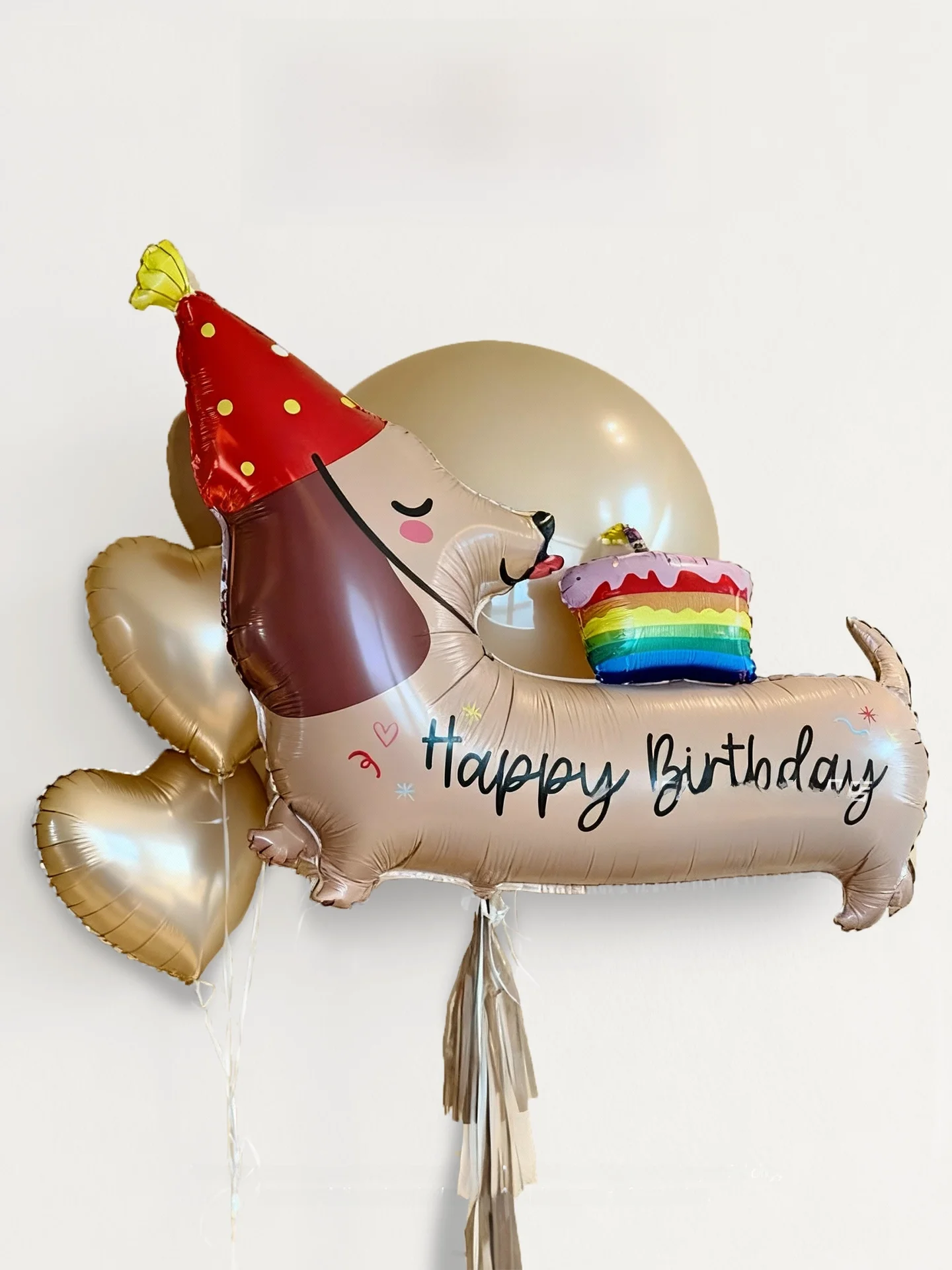 ブラウン系ダックスフント誕生日バルーン飾り：写真撮影向けの風船演出アイテム