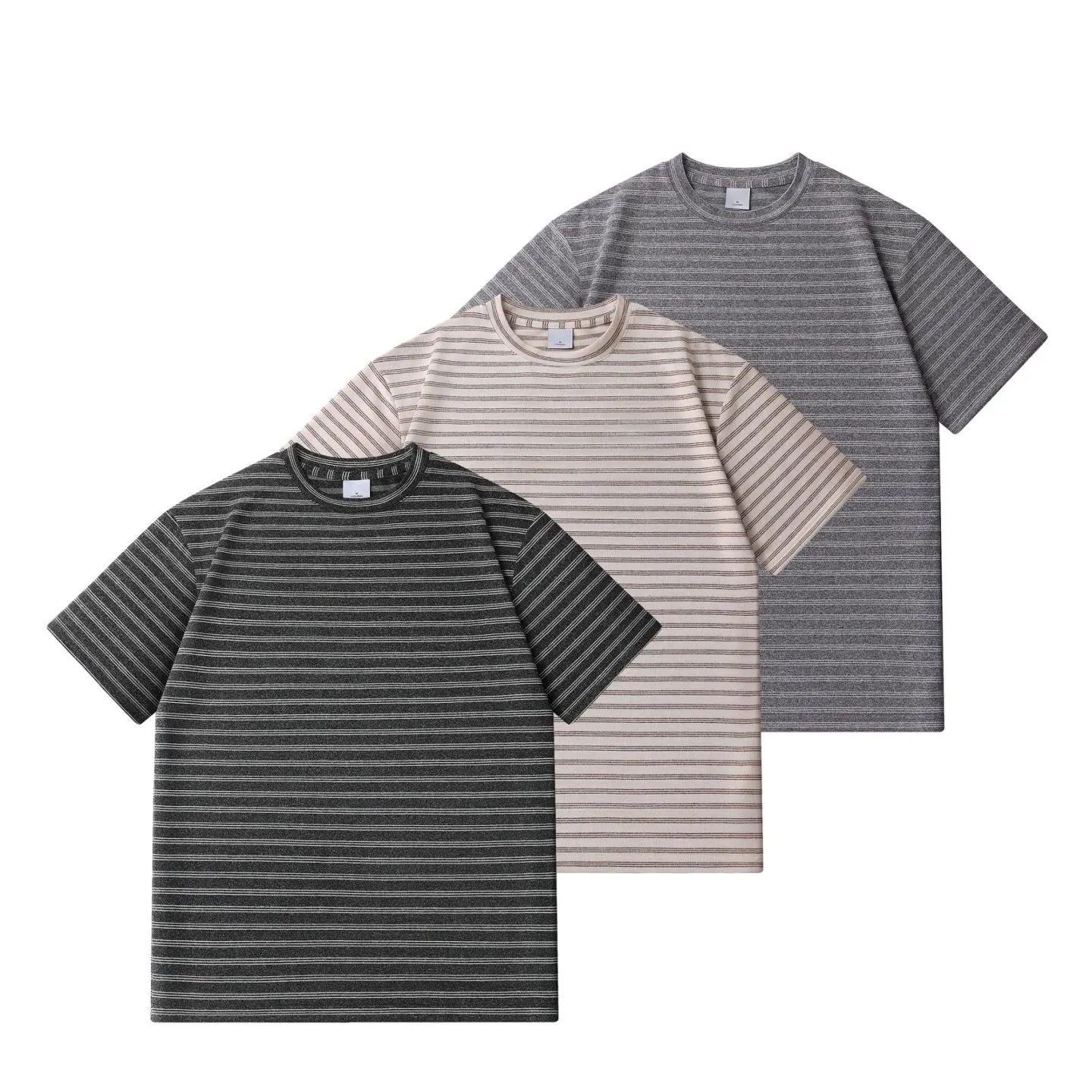 レトロストライプの半袖Tシャツ：重ね着に最適な通気性とフィット感のバランス
