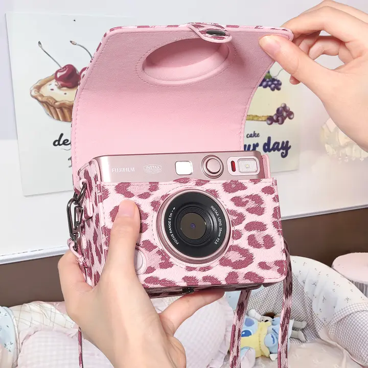 富士mini evo対応カメラケース【レトロ本革・ブラウンヒョウ柄・個性的なピンクヒョウ柄・斜め掛け】