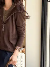 花柄デザインのラウンドネックファスナー付きフーディ【女性用・秋冬向け・透かし編み】