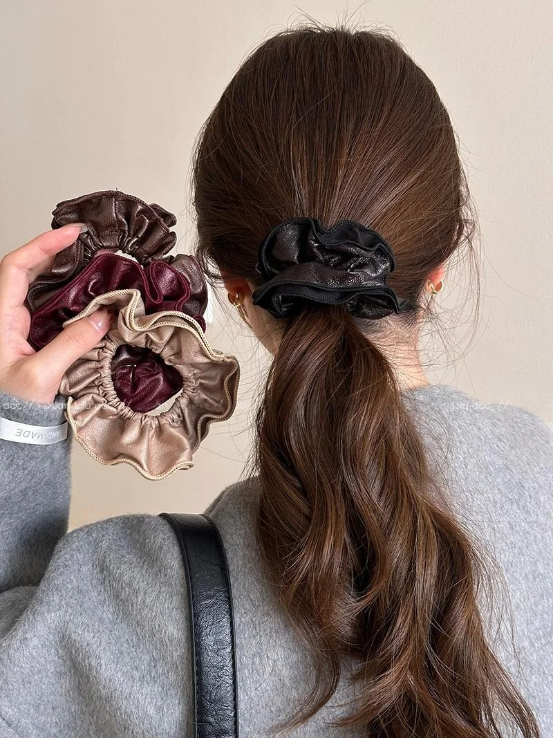 崩れにくいヘアアレンジ：高弾力布製髪飾りで頭頂部ボリュームを安定させる