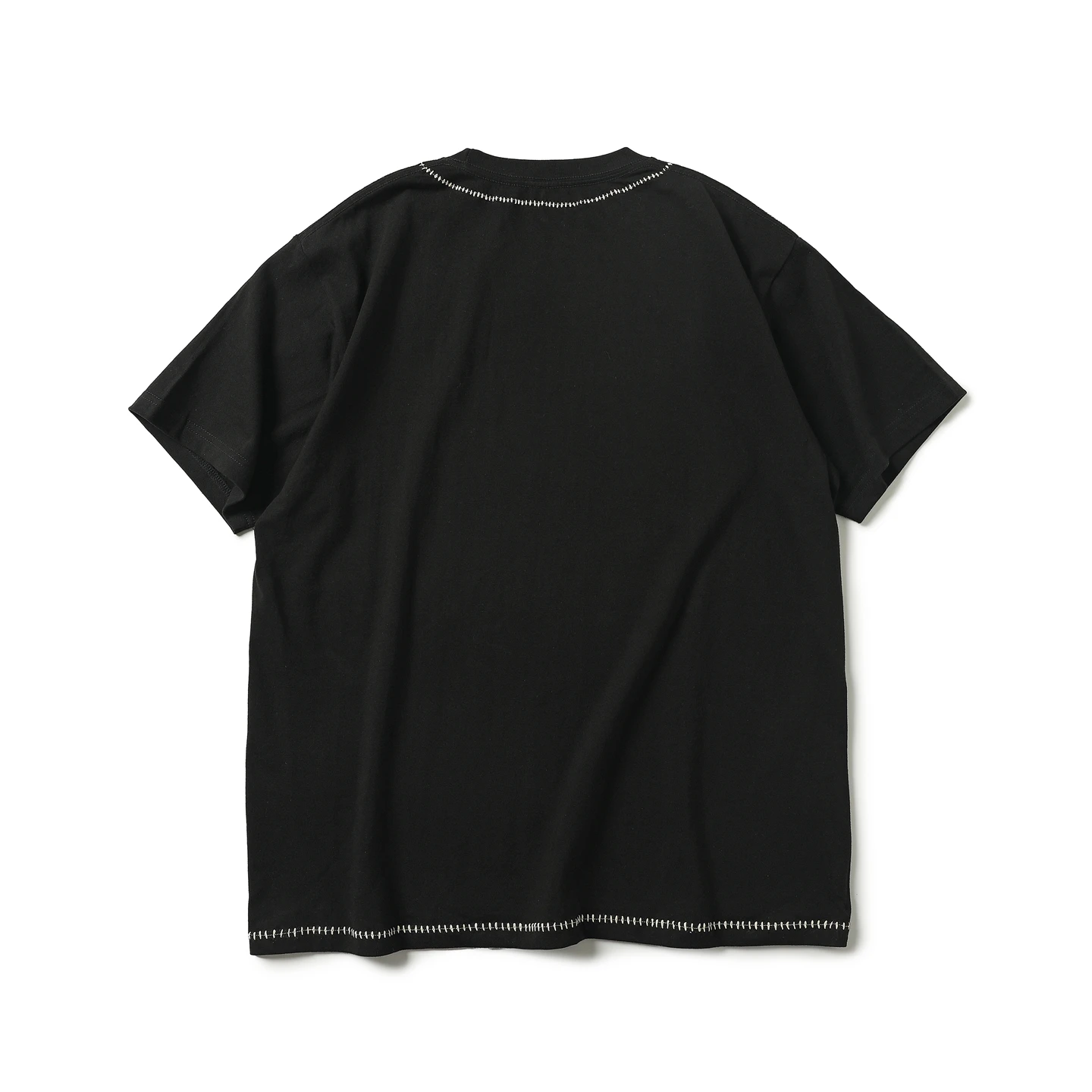 ネイビーTシャツ メンズ：シンプルな綿製カジュアルTシャツの選び方と実用性