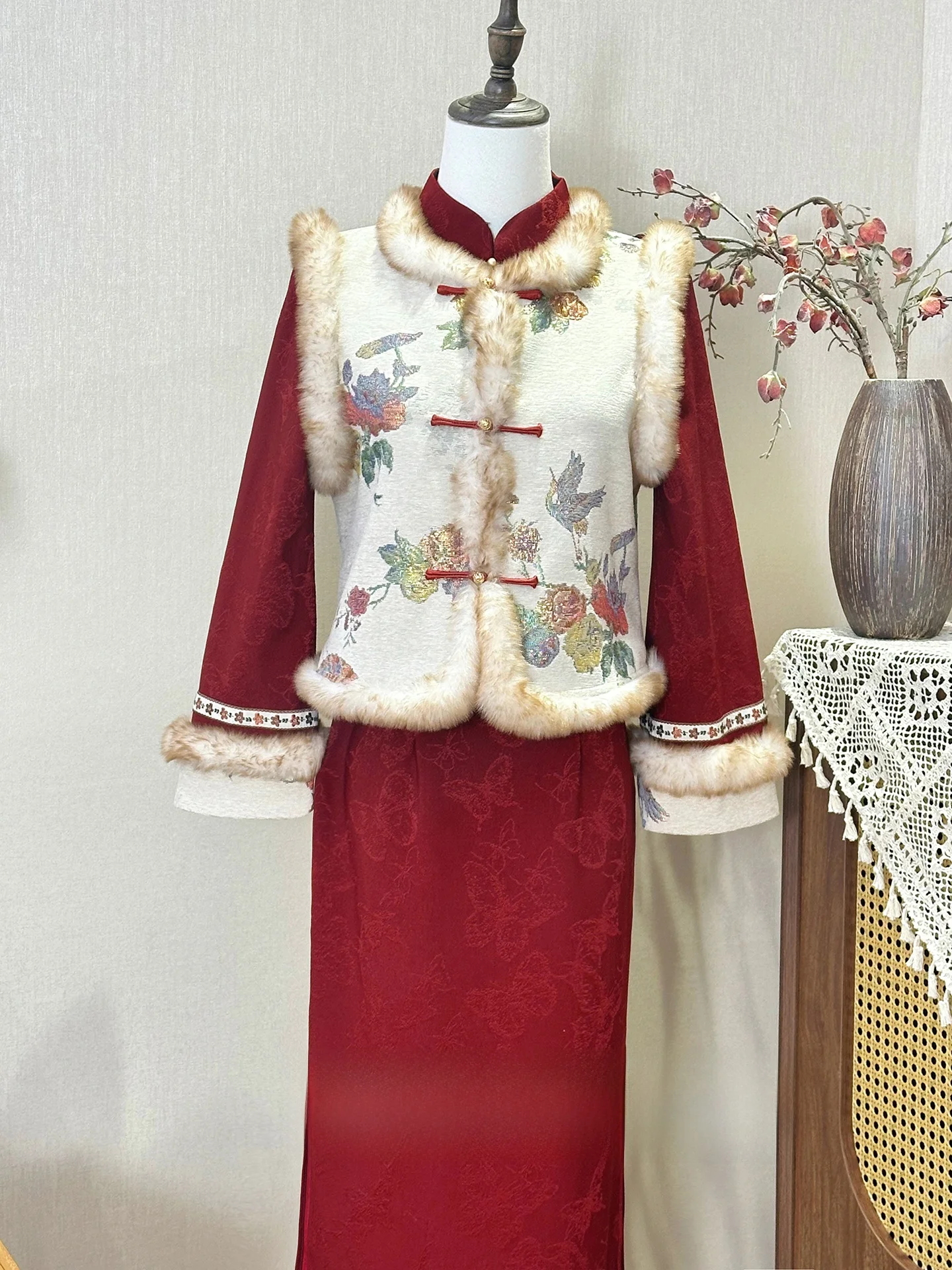 お正月男性の服装はどう選ぶ？伝統と現代を融合した「赤いチーパオ」が注目する理由