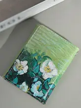 油絵の野バラデザインの大容量財布【カードポケット付き・多機能】