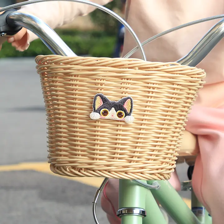 かわいい猫の刺繍パッチ【衣類やカバンの修復用・自己粘着】