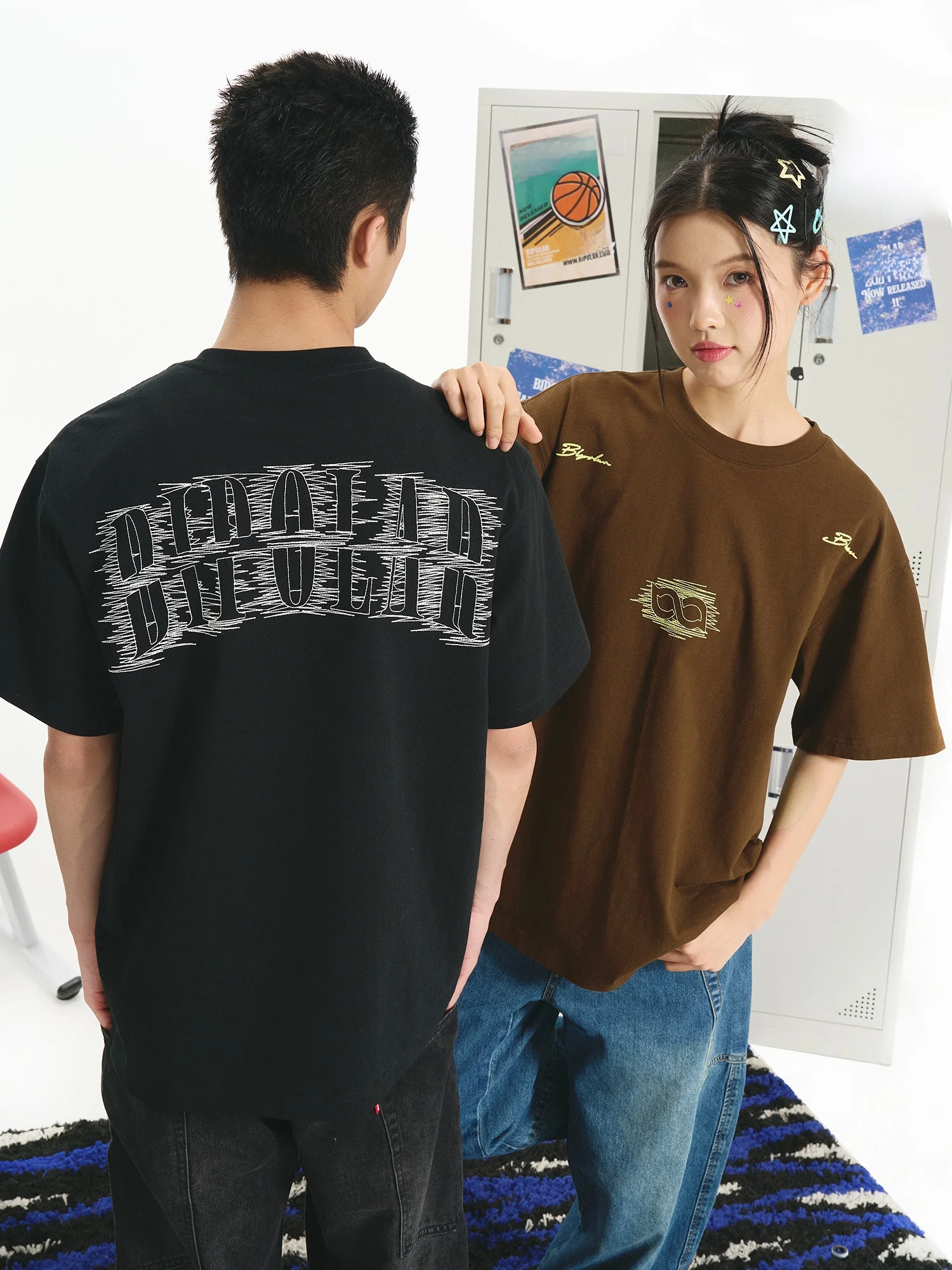 ブランドアパレル ロゴグッズとしてのbipolar刺繍Tシャツ：国潮スタイルのカップル向けデザイン解析