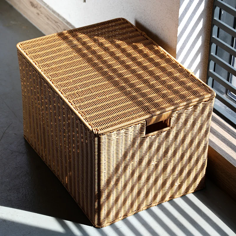 KEN'S 大きな収納ボックス：プラスチック製の翻蓋式衣類収納で空間を効率的に整理