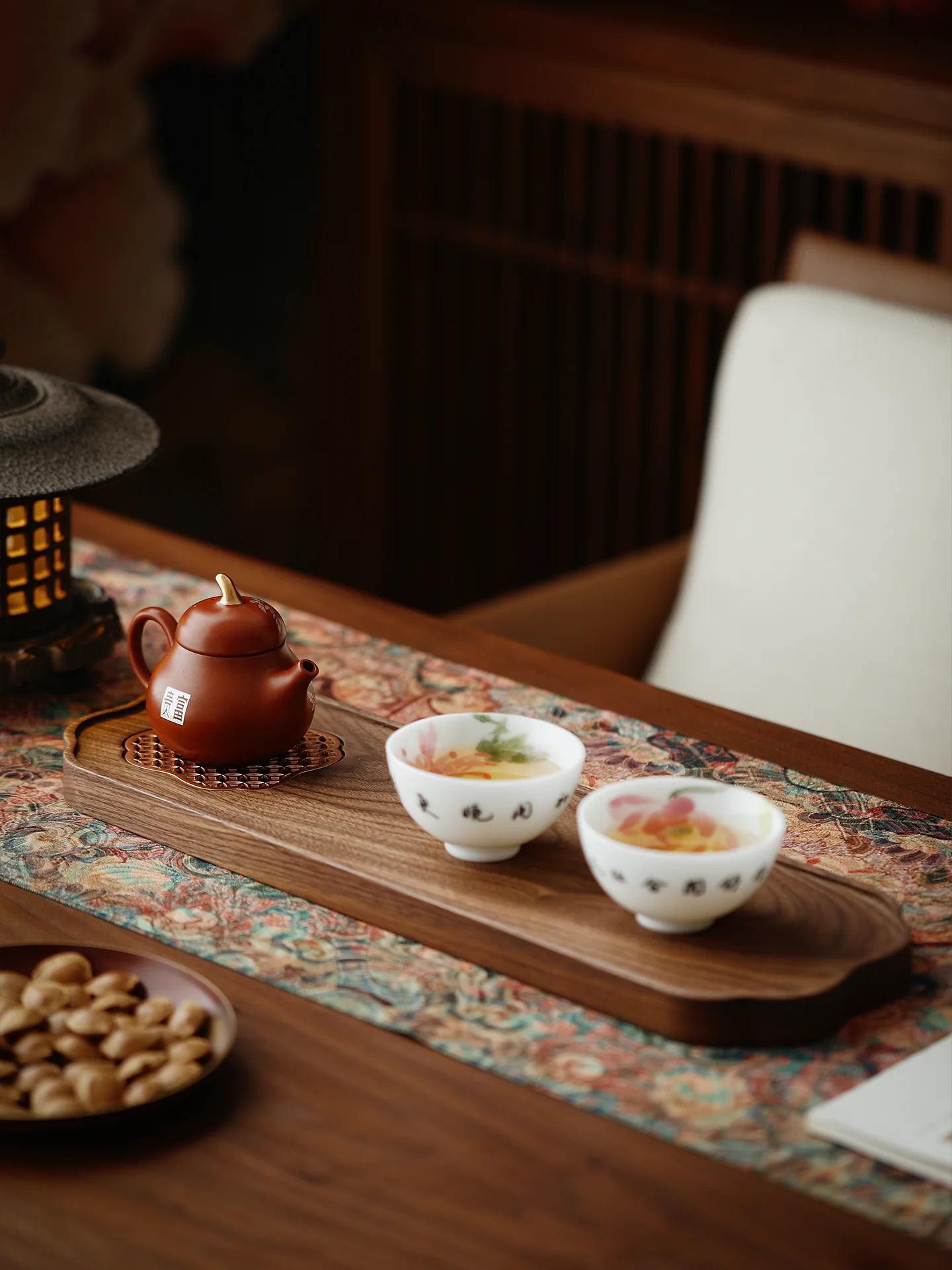 一人暮らしの「おうち時間」を彩る、コスパ良さと美しさのバランスを取るティートレーは？